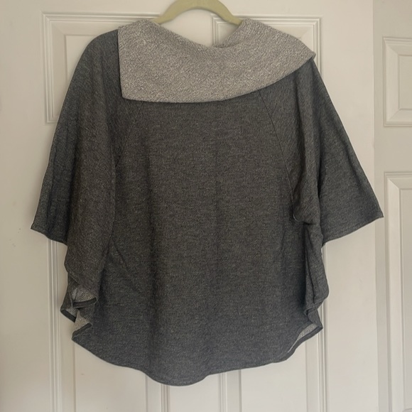 AB Studio Poncho - Picture 2 of 7